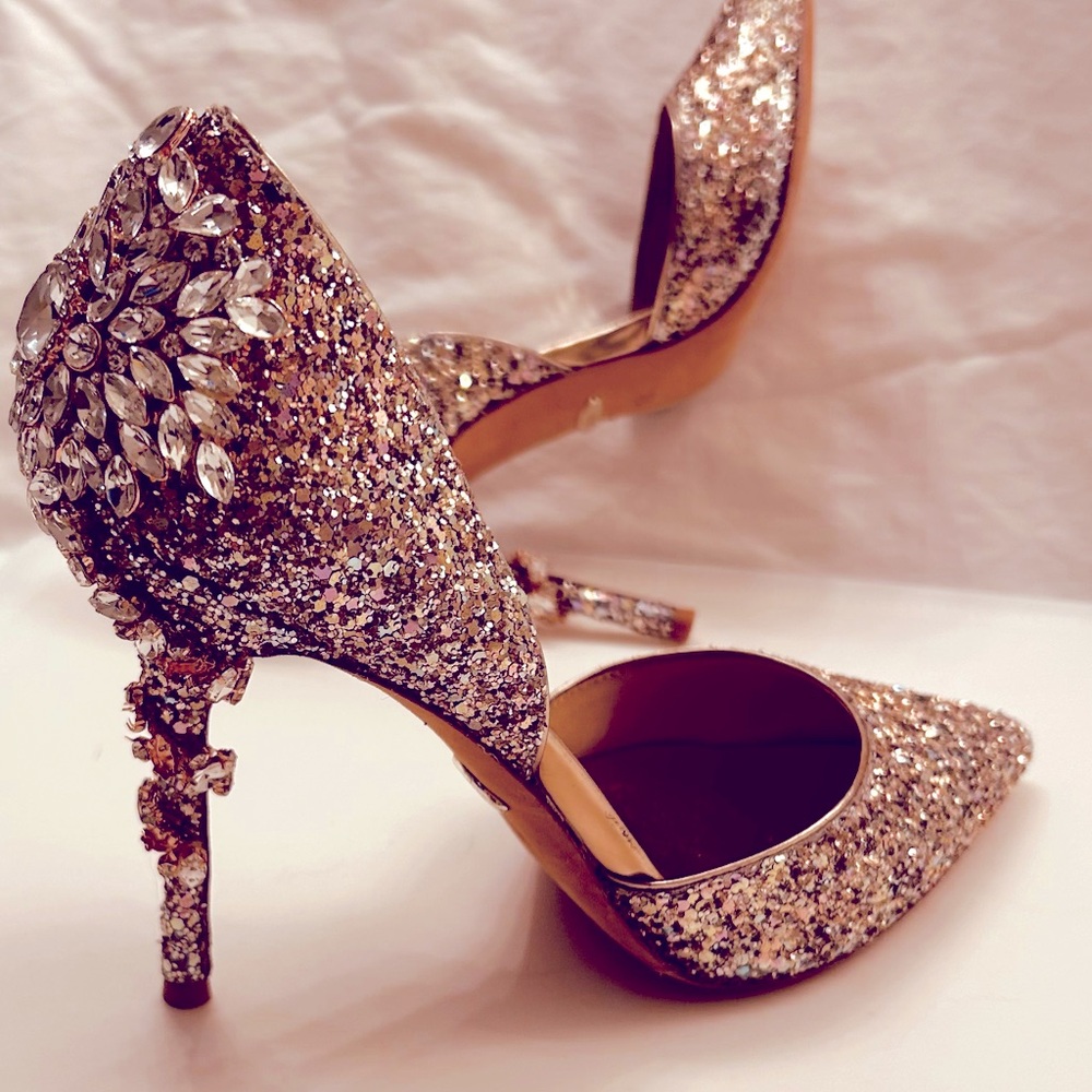 Gold Badgley Mischka Size 1/2 Pump Glamour Sequins Rhinestones